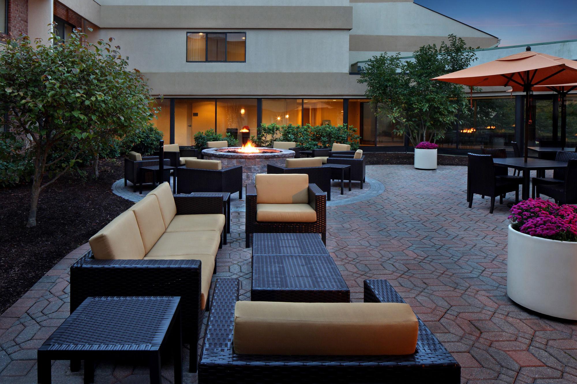 Courtyard Hartford Cromwell Hotel Bagian luar foto