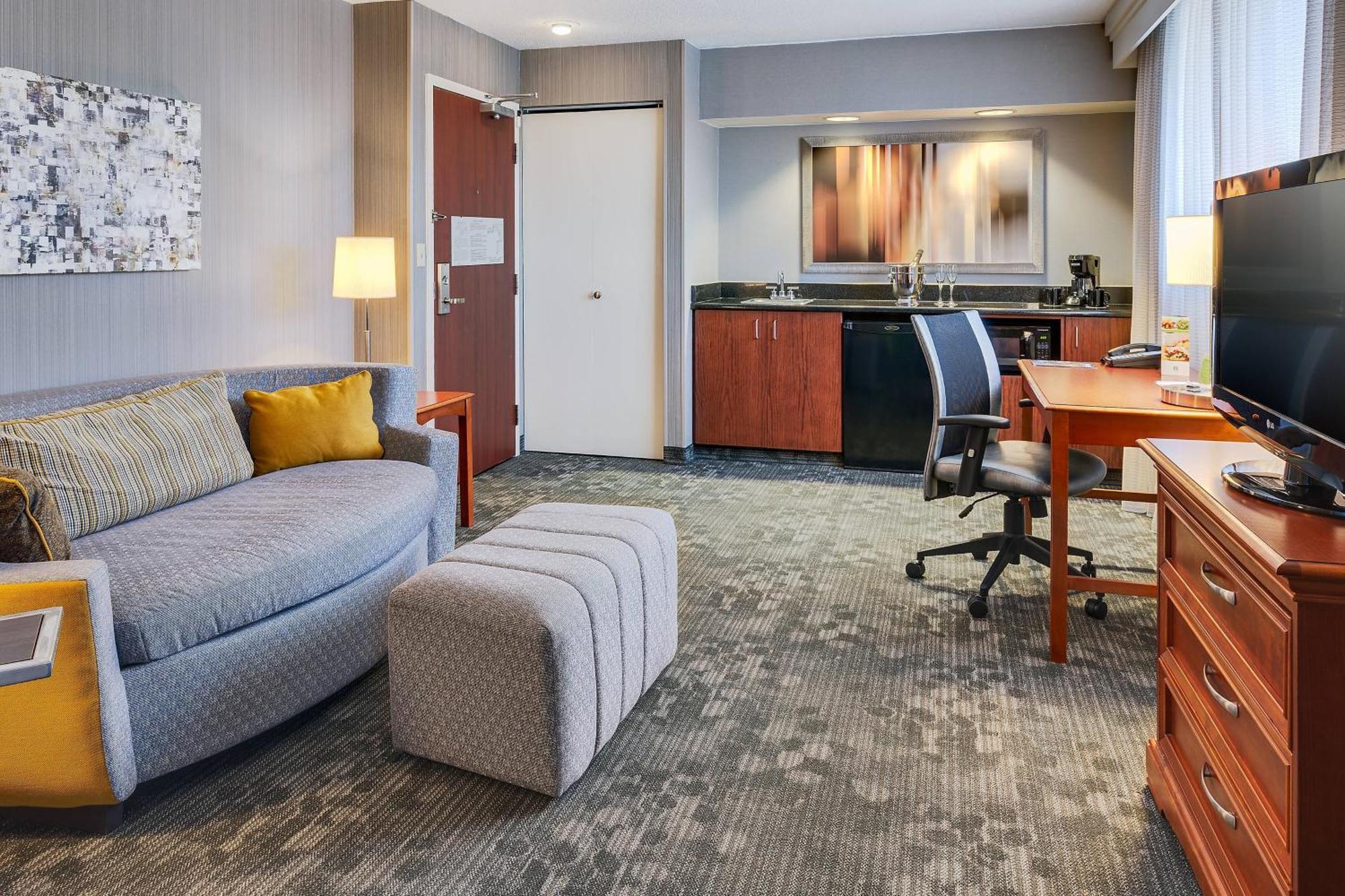 Courtyard Hartford Cromwell Hotel Bagian luar foto