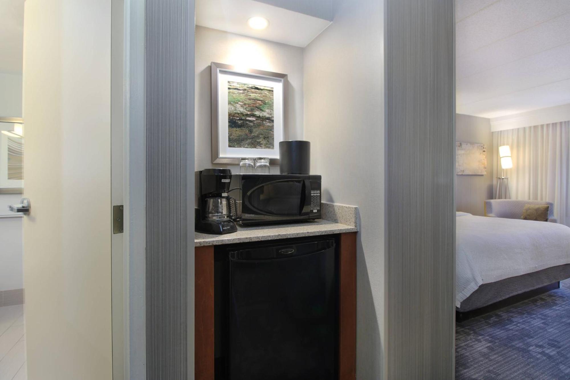 Courtyard Hartford Cromwell Hotel Bagian luar foto