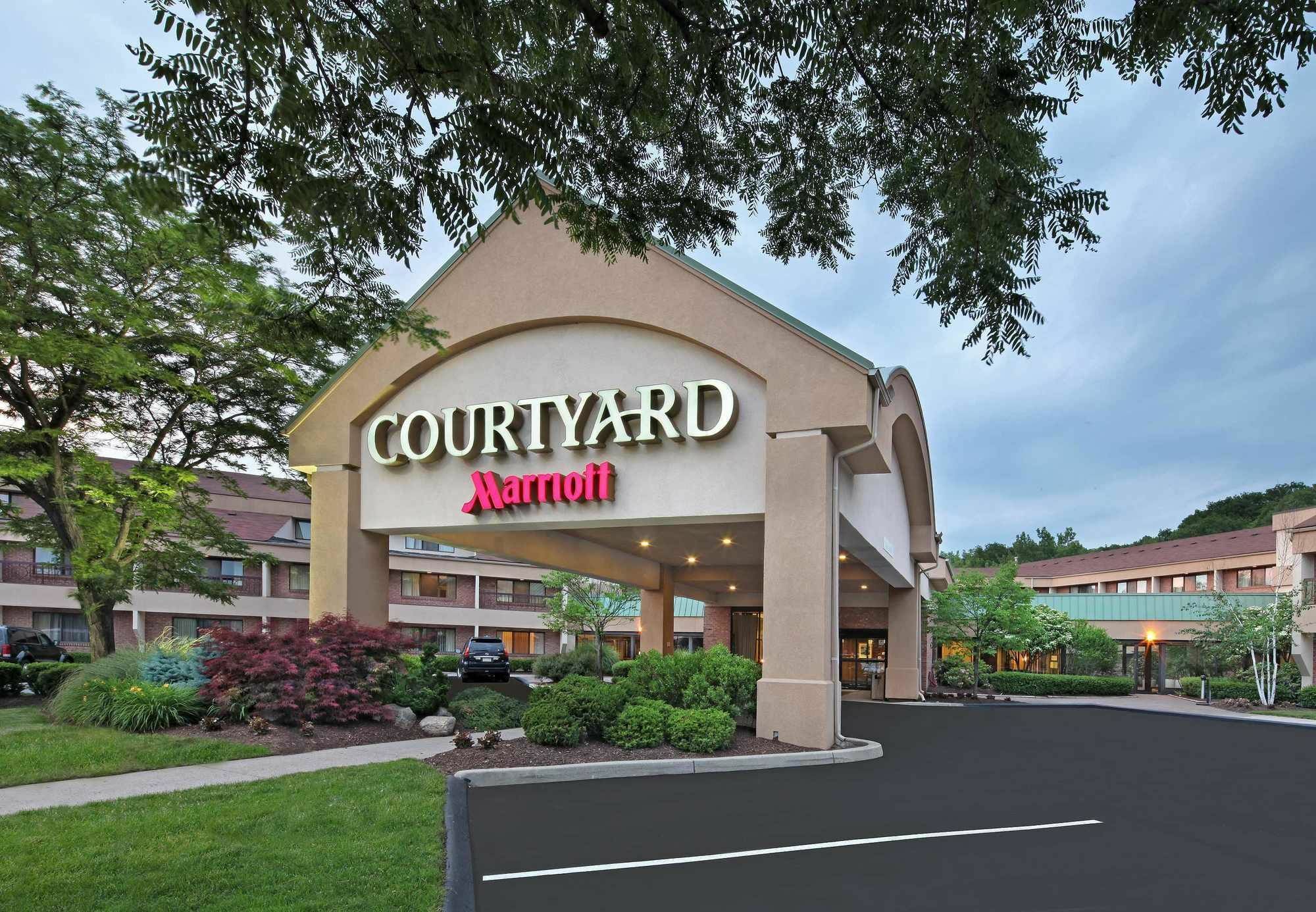 Courtyard Hartford Cromwell Hotel Bagian luar foto